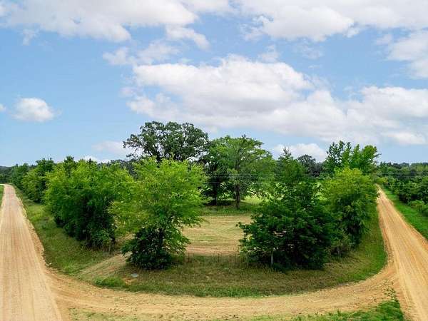 19.4 Acres of Land for Sale in De Kalb, Texas