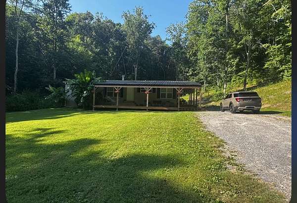 3.58 Acres of Land with Home for Sale in Soddy-Daisy, Tennessee