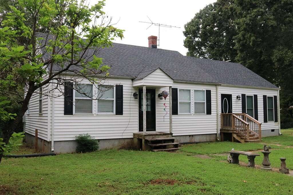 2.43 Acres of Land with Home for Sale in Farmville, Virginia