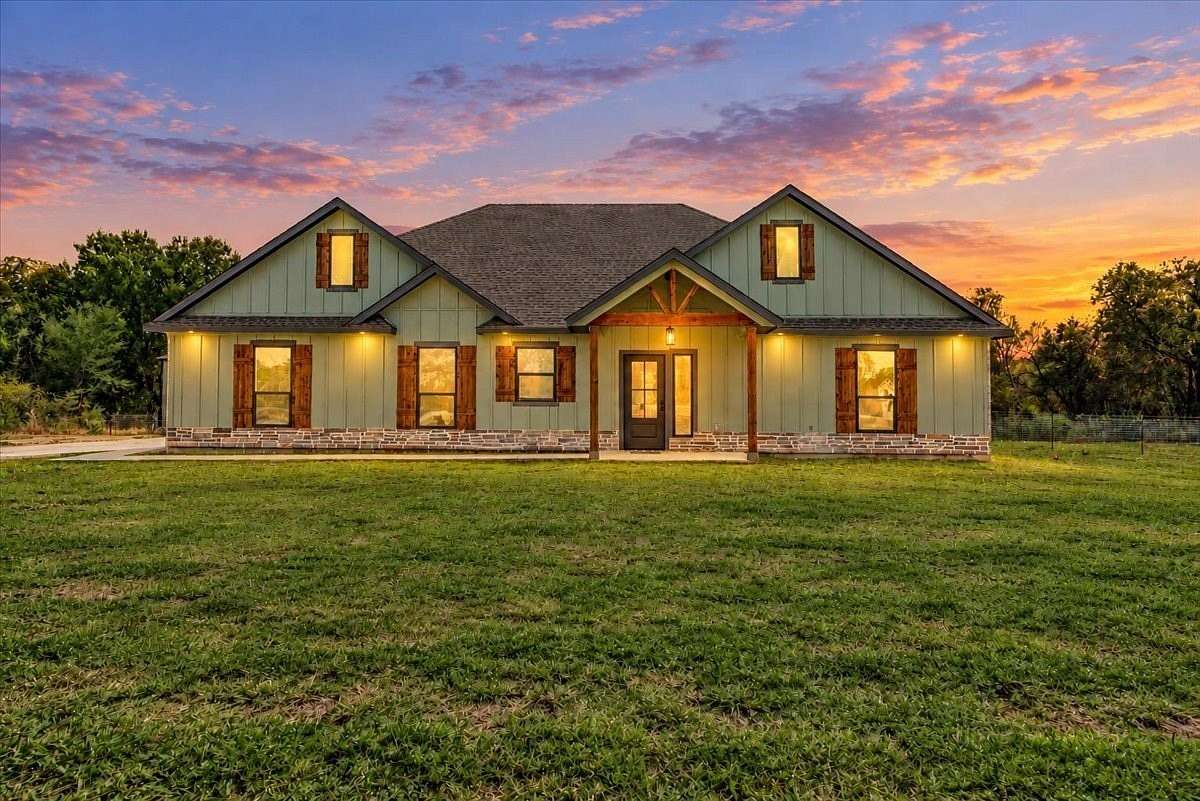 4.3 Acres of Land with Home for Sale in Corsicana, Texas