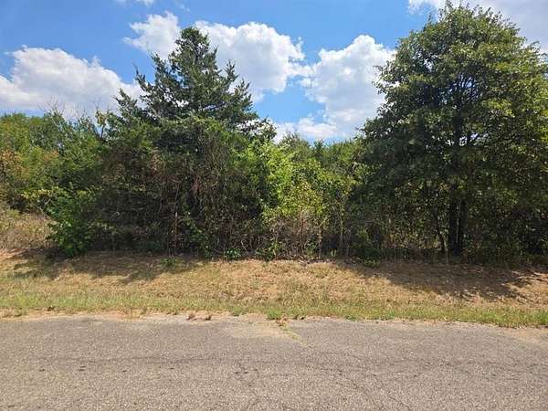 2 Acres of Residential Land for Sale in Spencer, Oklahoma