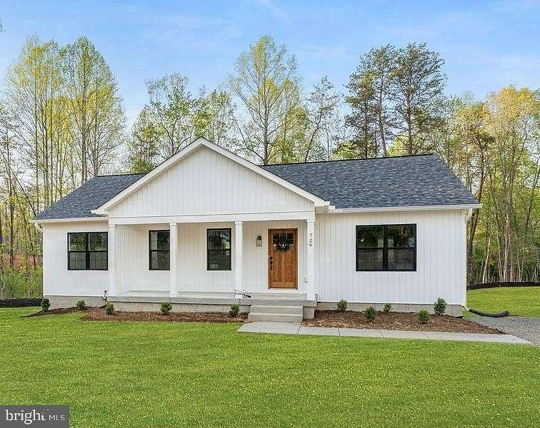 1.76 Acres of Land with Home for Sale in Louisa, Virginia