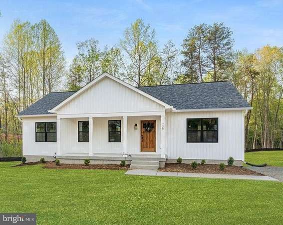 1.76 Acres of Land with Home for Sale in Louisa, Virginia