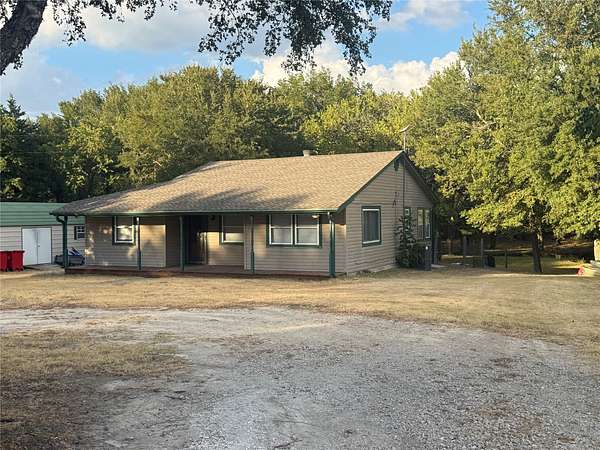 5 Acres of Land with Home for Lease in Whitewright, Texas