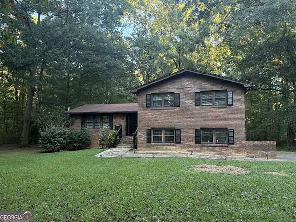 5.1 Acres of Land with Home for Sale in Jonesboro, Georgia