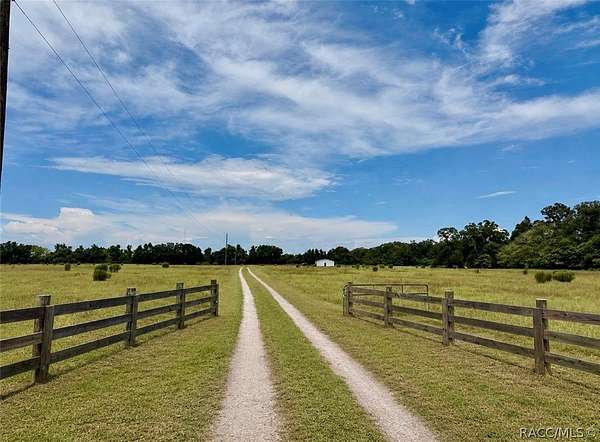 11 Acres of Land for Sale in Chiefland, Florida