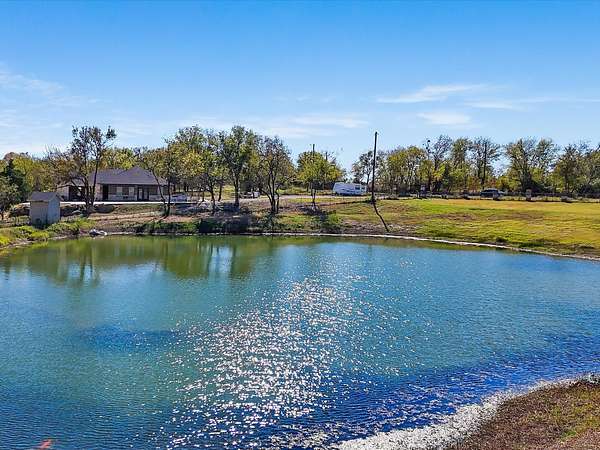 17.9 Acres of Land with Home for Sale in Kemp, Texas