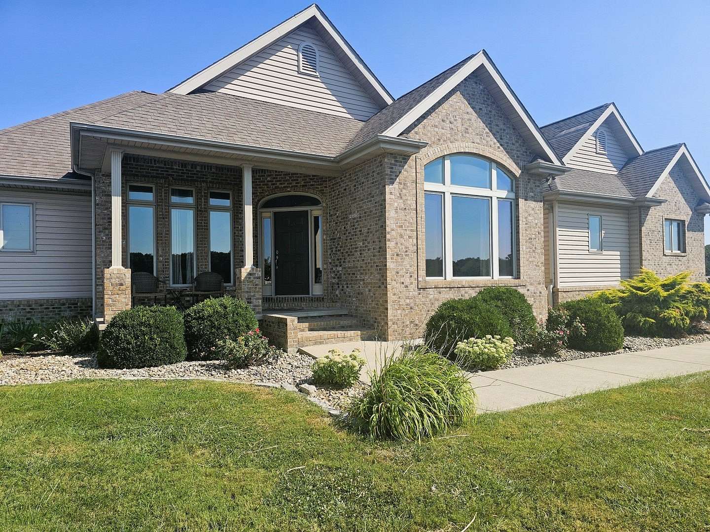 5 Acres of Land with Home for Sale in Mount Vernon, Illinois