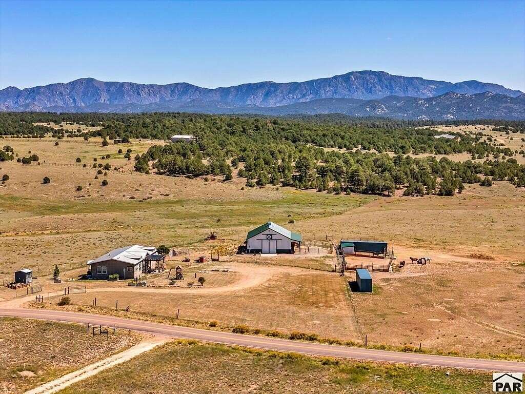 35 Acres of Land with Home for Sale in Cotopaxi, Colorado