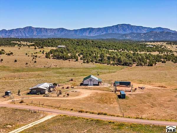 35 Acres of Land with Home for Sale in Cotopaxi, Colorado