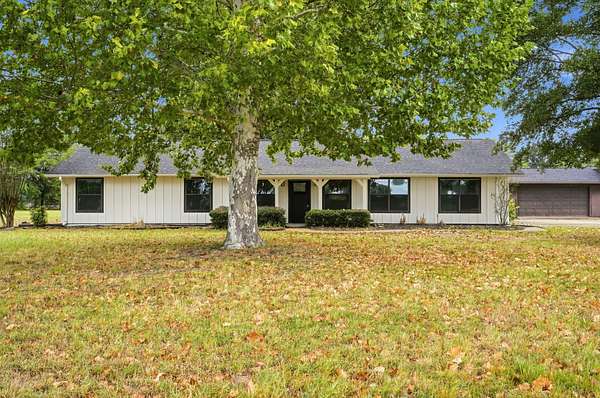 3 Acres of Land with Home for Lease in Edgewood, Texas