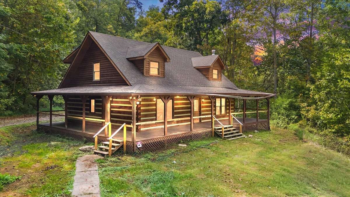 6.73 Acres of Land with Home for Sale in Bethpage, Tennessee