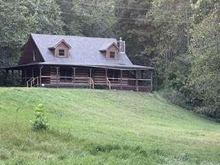 6.73 Acres of Land with Home for Sale in Bethpage, Tennessee