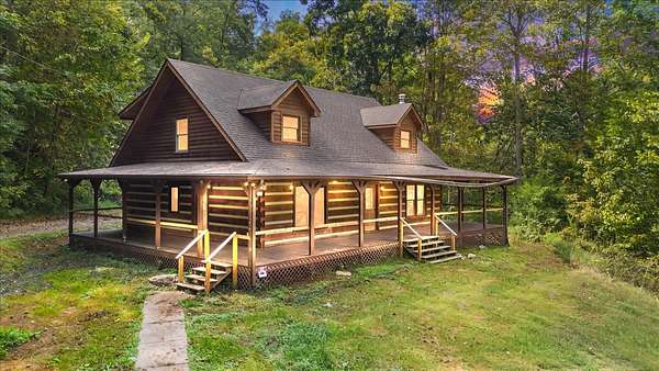 6.73 Acres of Land with Home for Sale in Bethpage, Tennessee