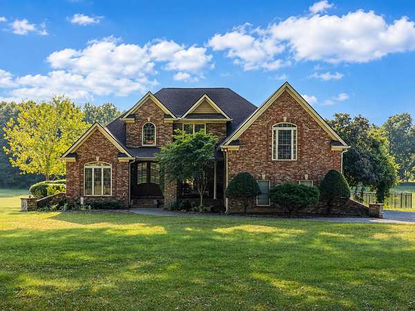 2.5 Acres of Land with Home for Sale in Hendersonville, Tennessee