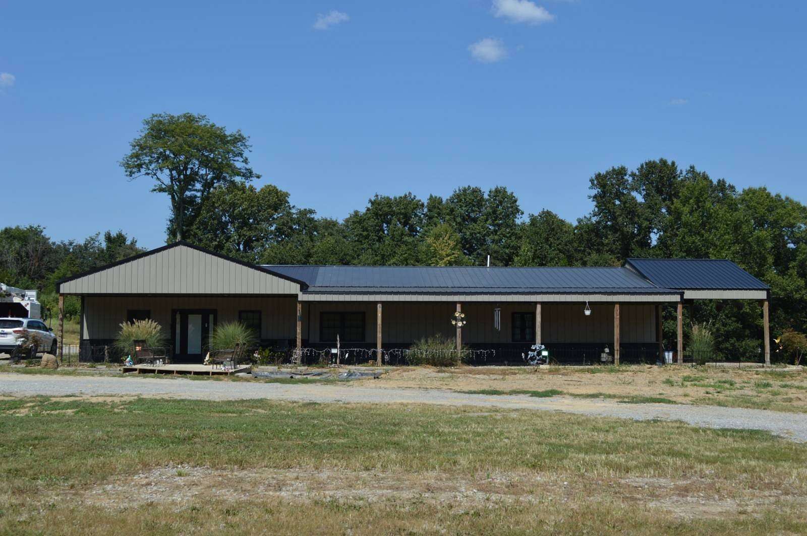 3.49 Acres of Land with Home for Sale in Fairfield, Illinois