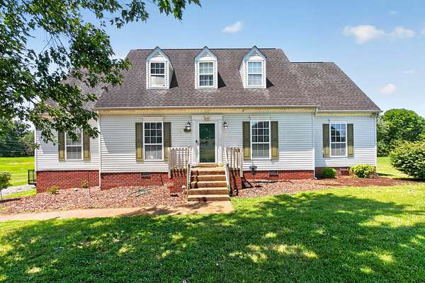 1.76 Acres of Land with Home for Sale in Greenbrier, Tennessee