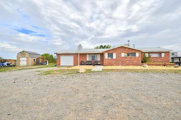 2.5 Acres of Land with Home for Sale in Edgewood, New Mexico