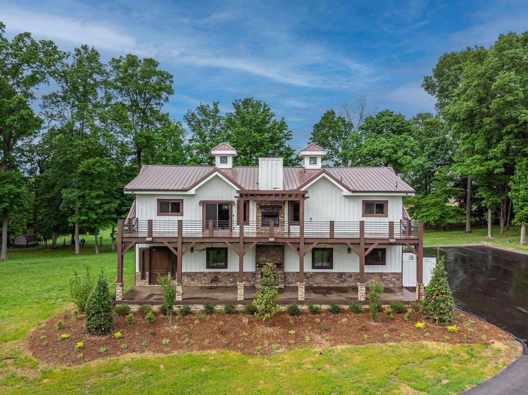 7 Acres of Land with Home for Sale in Springfield, Tennessee
