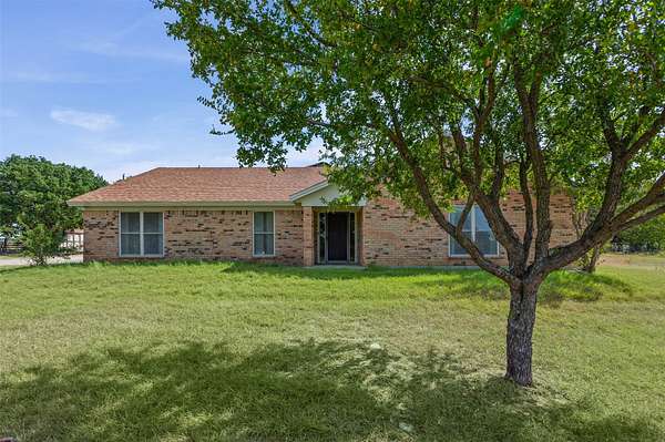 5.85 Acres of Improved Residential Land for Sale in Grandview, Texas