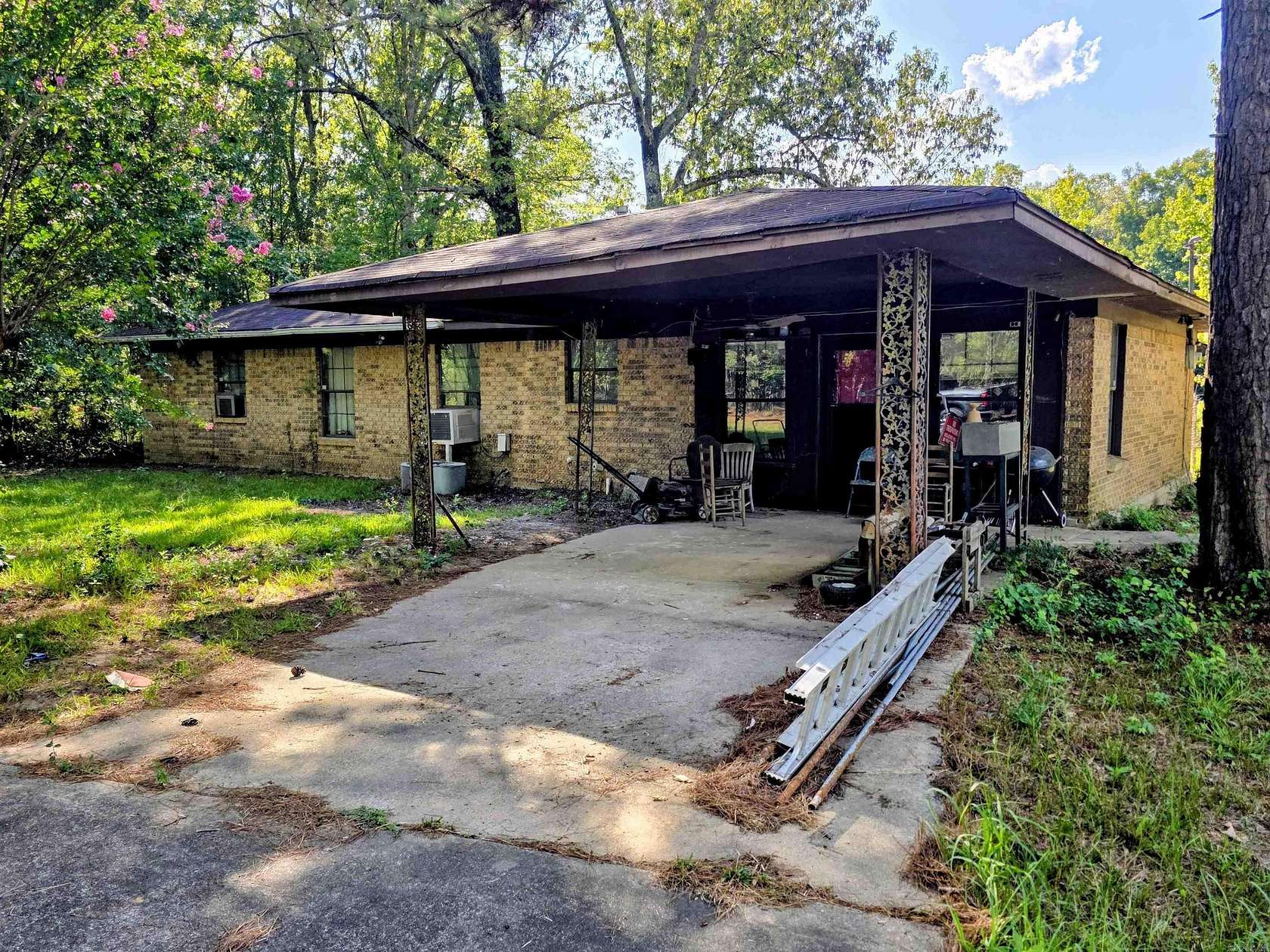 8.33 Acres of Land with Home for Sale in Pine Bluff, Arkansas