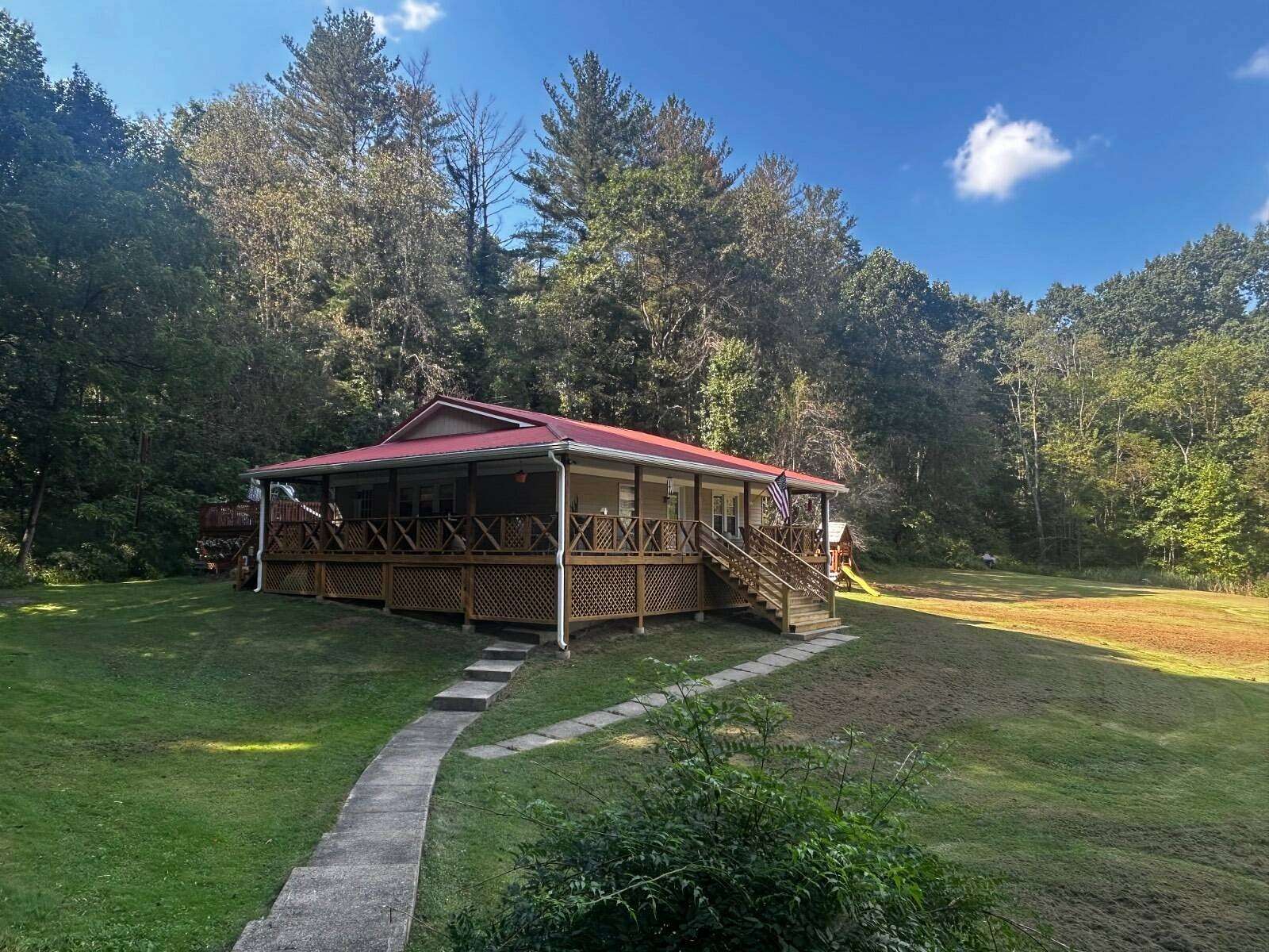 2.72 Acres of Land with Home for Sale in Fayetteville, West Virginia