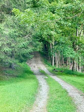 15.5 Acres of Land with Home for Sale in Newark, Ohio