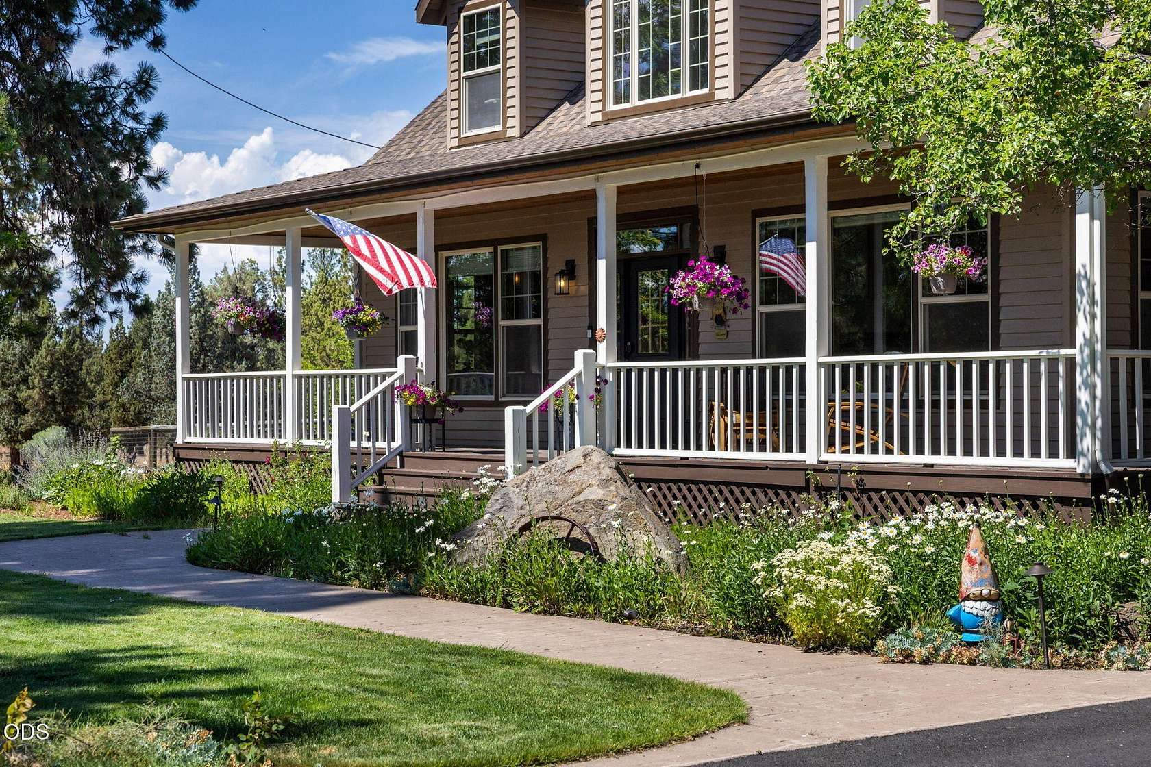 9.36 Acres of Land with Home for Sale in Sisters, Oregon