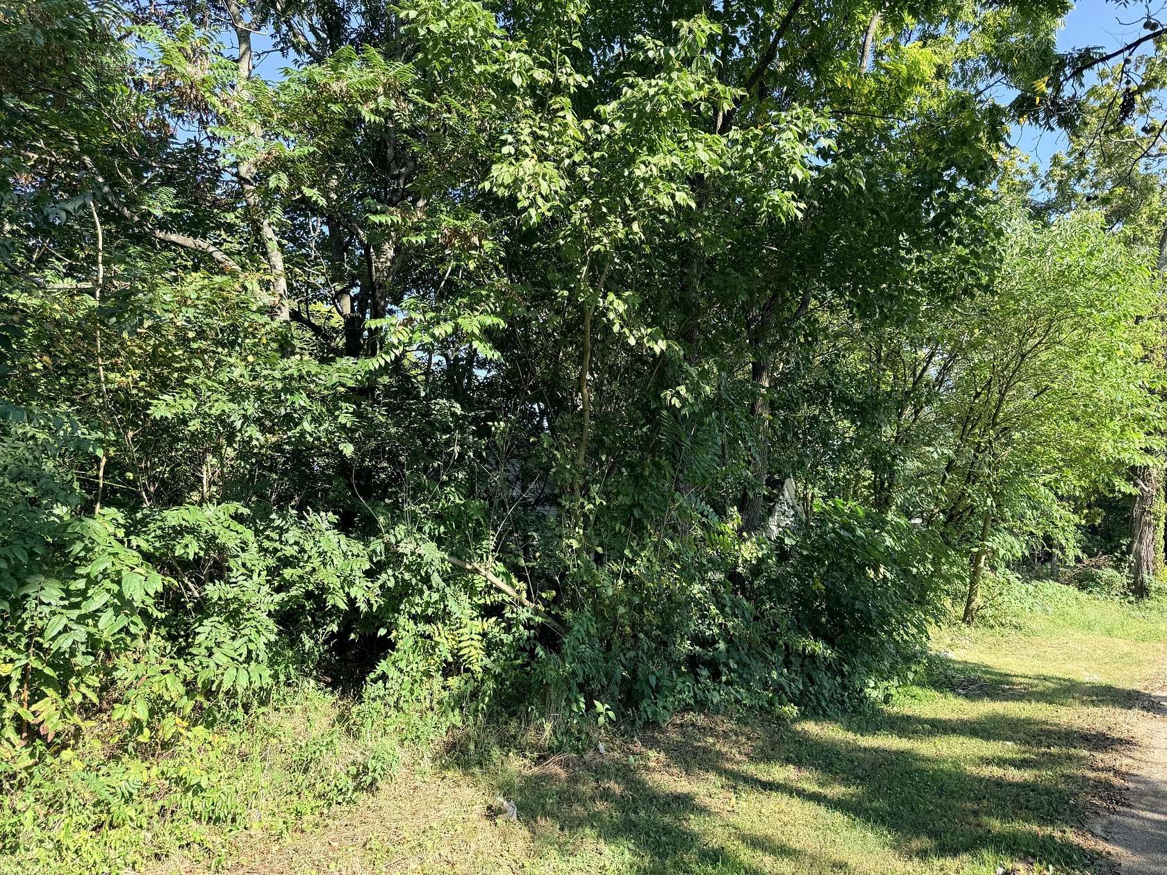 1.52 Acres of Residential Land for Sale in Morristown, Tennessee