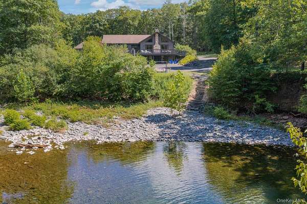 10.1 Acres of Recreational Land with Home for Sale in Saugerties, New York
