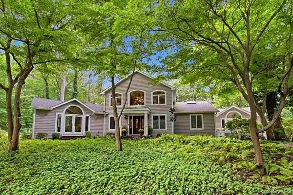 2.4 Acres of Land with Home for Sale in Head of the Harbor, New York