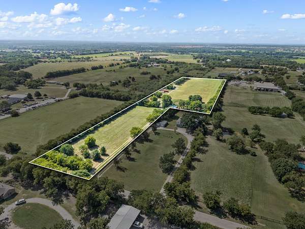 8 Acres of Land for Sale in Aubrey, Texas