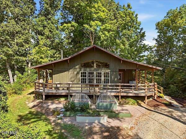 4.68 Acres of Land with Home for Sale in Thorn Hill, Tennessee