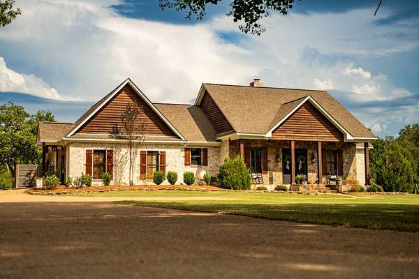 85.4 Acres of Land with Home for Sale in Crystal Springs, Mississippi