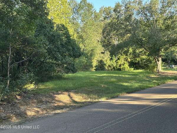 6 Acres of Residential Land for Sale in Vicksburg, Mississippi