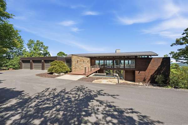 5.79 Acres of Land with Home for Sale in Little Rock, Arkansas