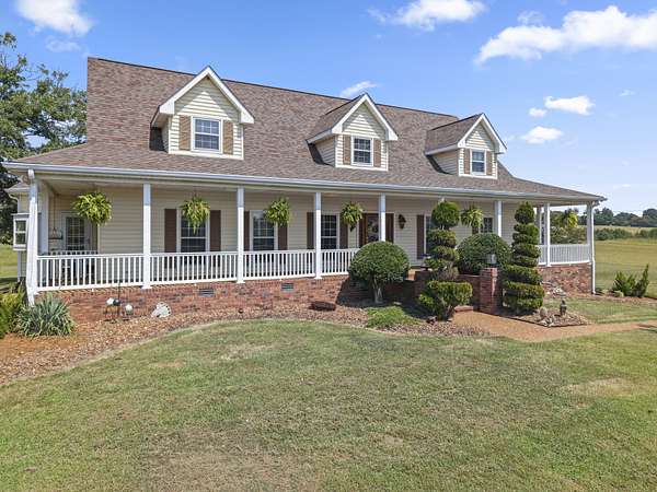 9 Acres of Land with Home for Sale in Lebanon, Tennessee
