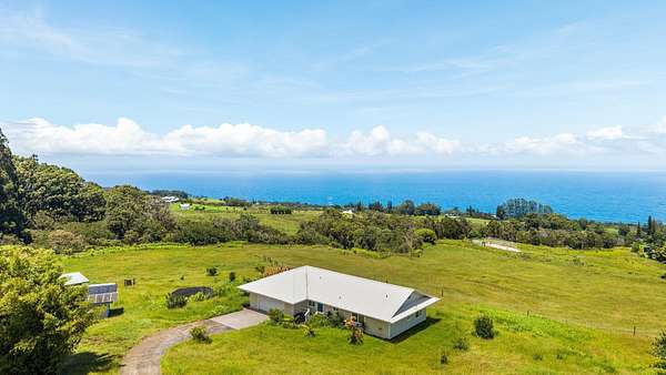 14.6 Acres of Land with Home for Sale in Laupahoehoe, Hawaii
