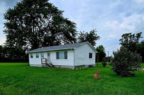 1.62 Acres of Land with Home for Sale in Monmouth, Illinois
