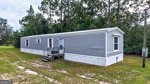 1.5 Acres of Land with Home for Sale in Reidsville, Georgia