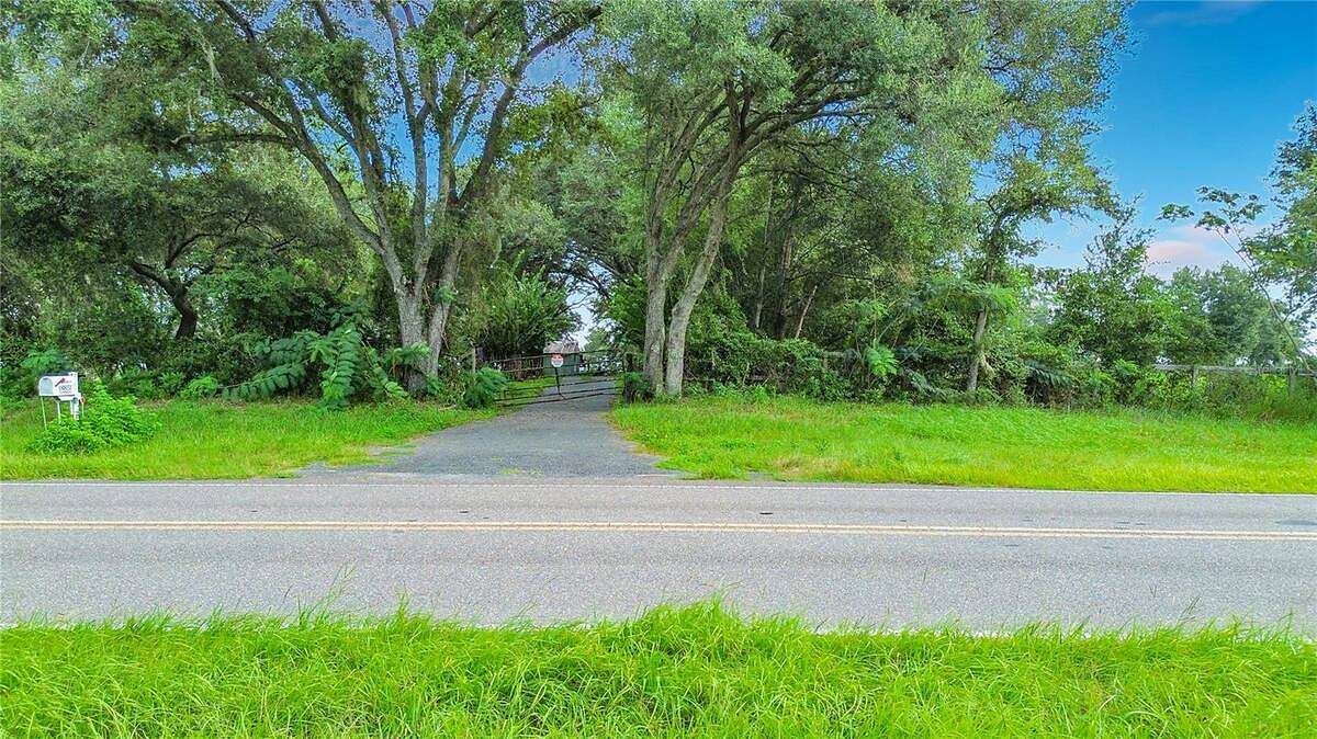 10 Acres of Residential Land for Sale in Morriston, Florida