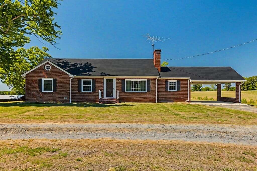1.65 Acres of Land with Home for Sale in Buffalo Junction, Virginia