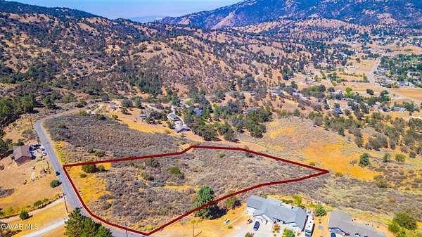 3.83 Acres of Land for Sale in Tehachapi, California