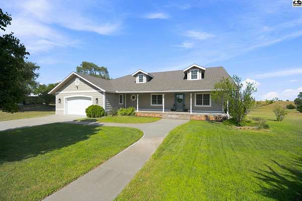 9.5 Acres of Land with Home for Sale in Pratt, Kansas