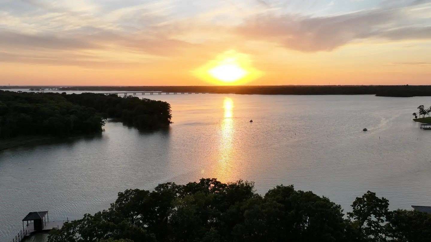 1 Acre of Residential Land for Sale in Log Cabin, Texas