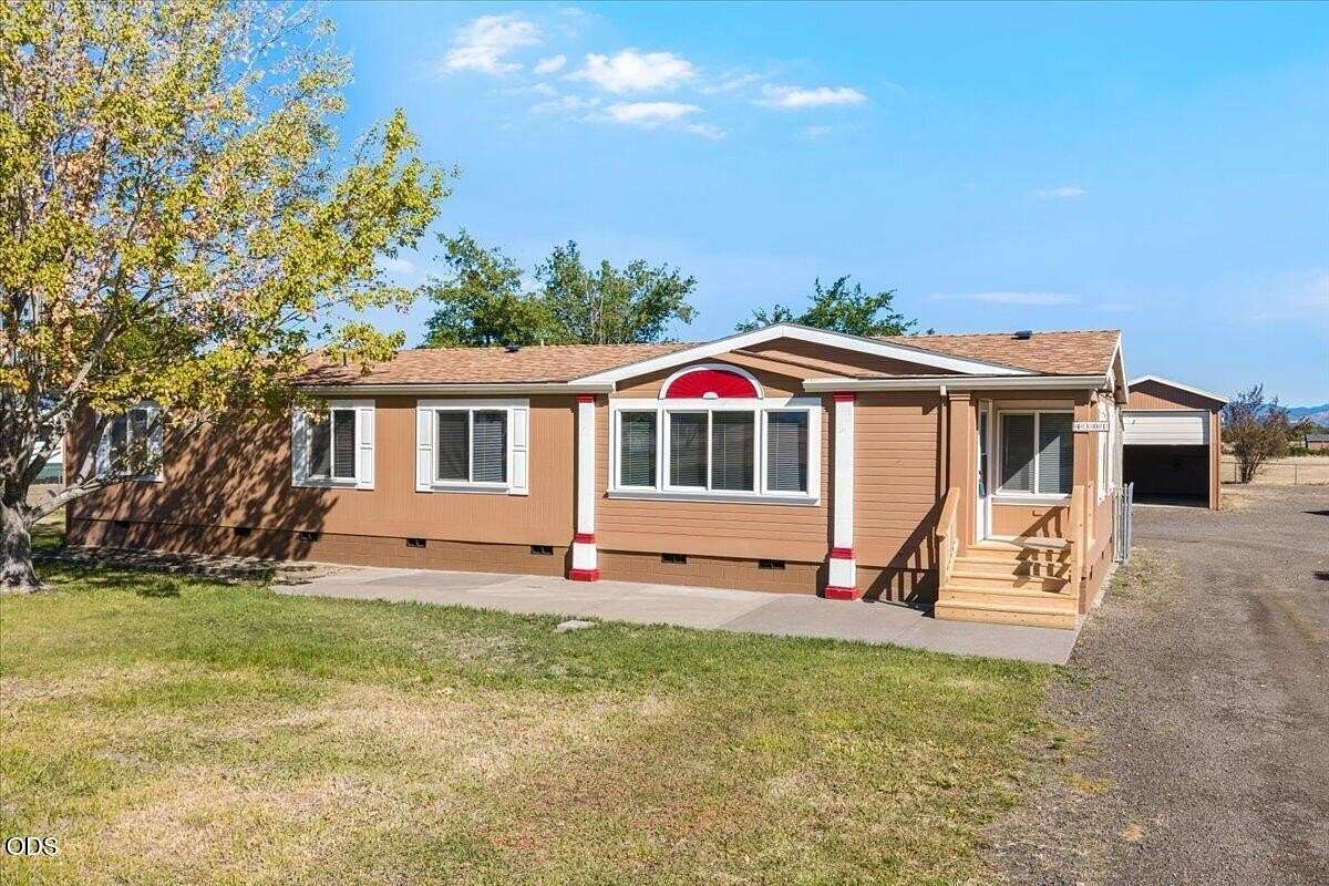 6.68 Acres of Land with Home for Sale in White City, Oregon