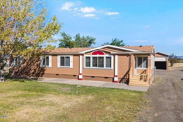 6.68 Acres of Land with Home for Sale in White City, Oregon