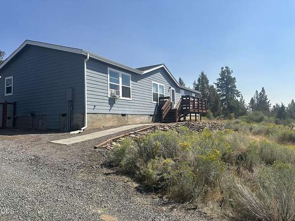 7.72 Acres of Land with Home for Sale in Bonanza, Oregon