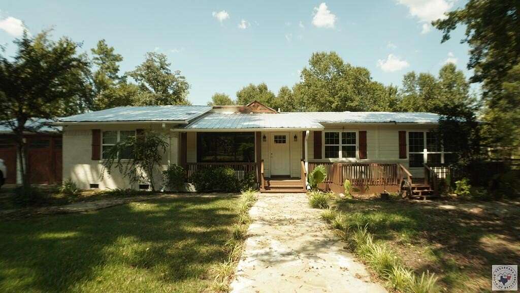 5.25 Acres of Land with Home for Sale in Texarkana, Arkansas
