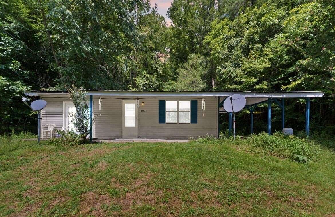 4.89 Acres of Land with Home for Sale in Bledsoe, Kentucky